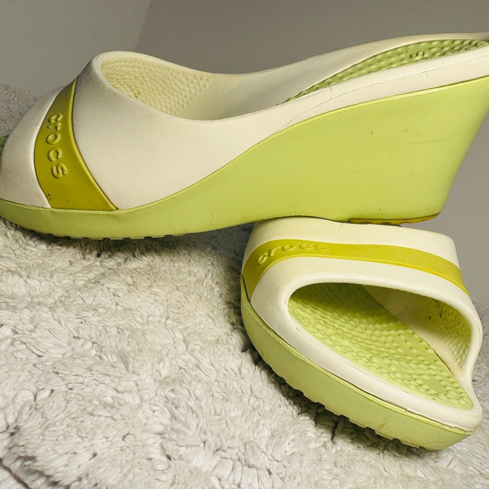 Crocs Women’s Sassari White and Lime Slide Sandals - Picture 3 of 4